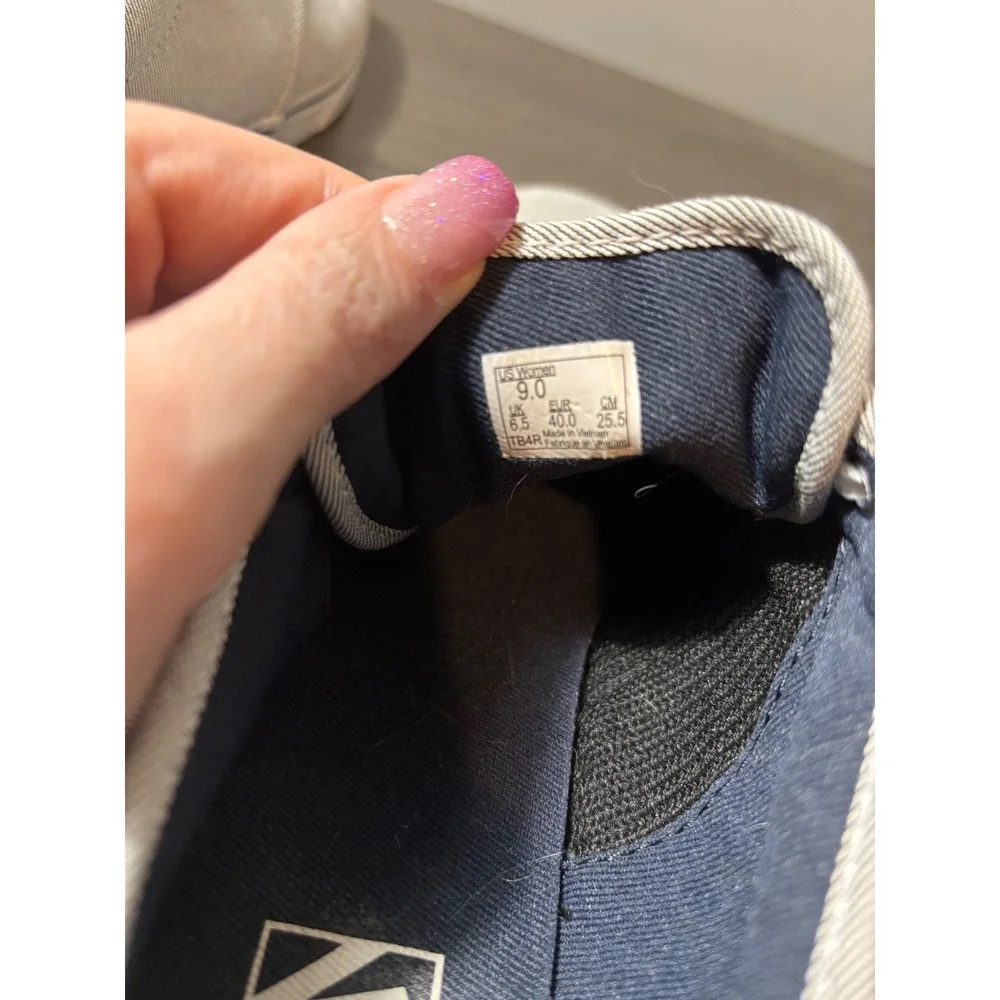 Vans Womens Blue and White Pinstripe Lace Up Low‎ Top Sneaker Size 9